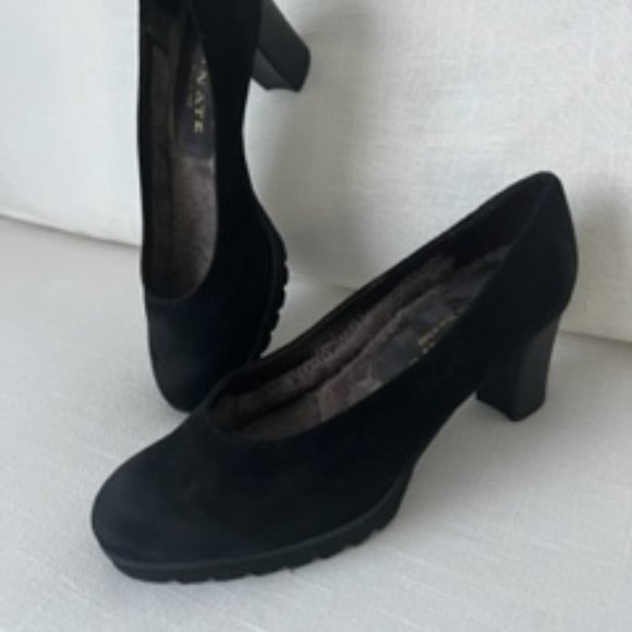 Shoes - Picture 1 of 4